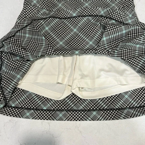 IZOD XFG Womens Size 8 Black Plaid Golf Skort Pleated Side Zipper - Picture 3 of 8